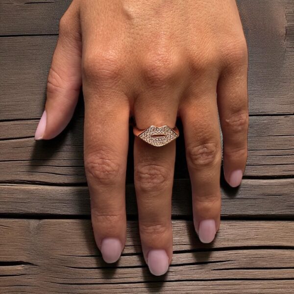 חתומה בנשיקה