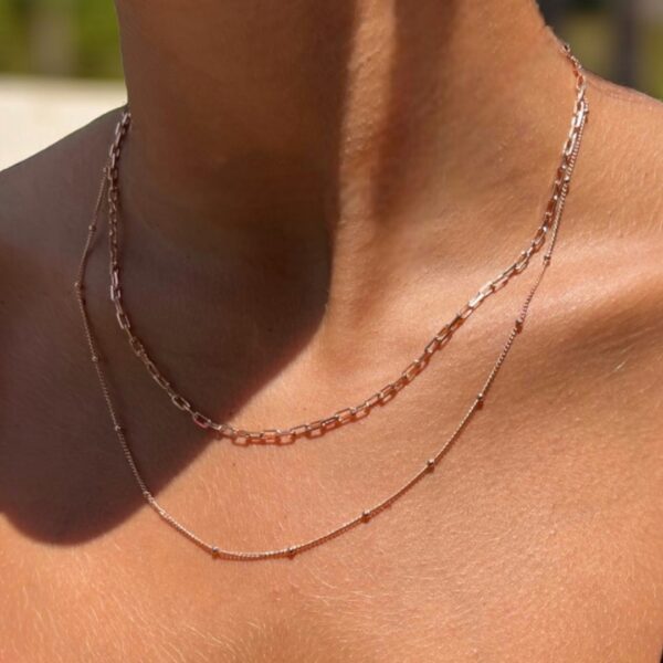 מחוברת ברוזגולד