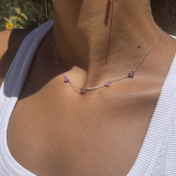 עטופה באהבה