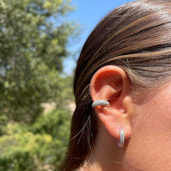 עגיל קליפ רוחב פס משובץ