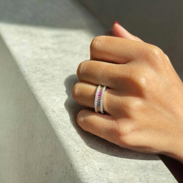 פורצת גבולות ריינבואו