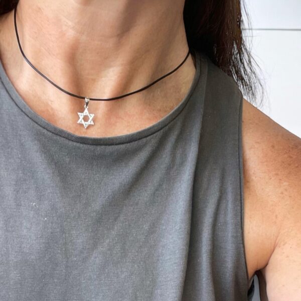 מָגֵן דָּוִד - שרשרת עור