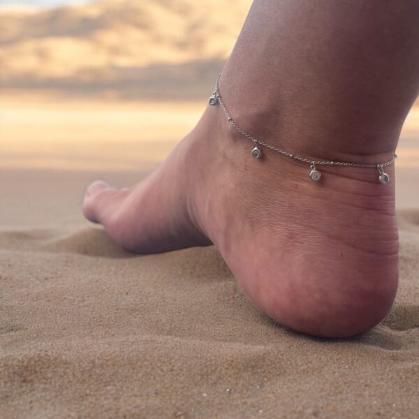 צמיד לרגל - חופשייה